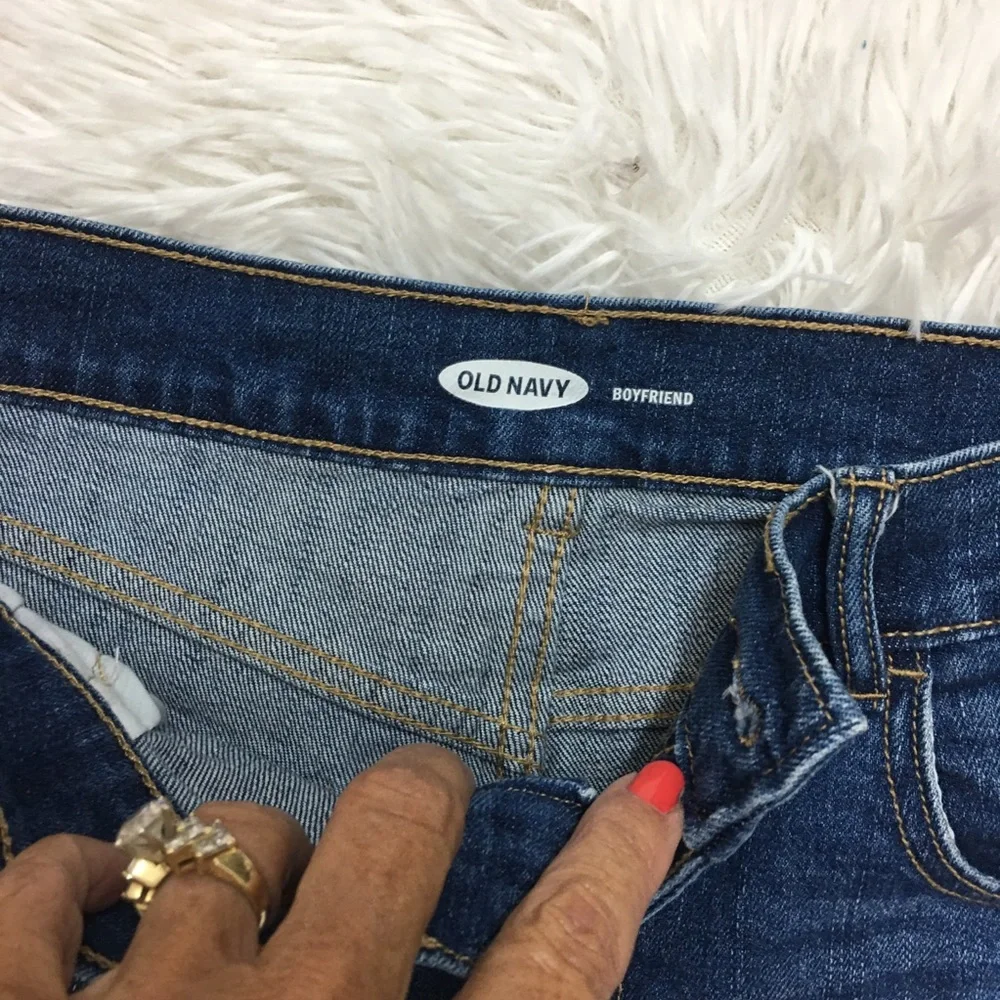 Old Navy Boyfriend Denim Distressed Shorts Size 6